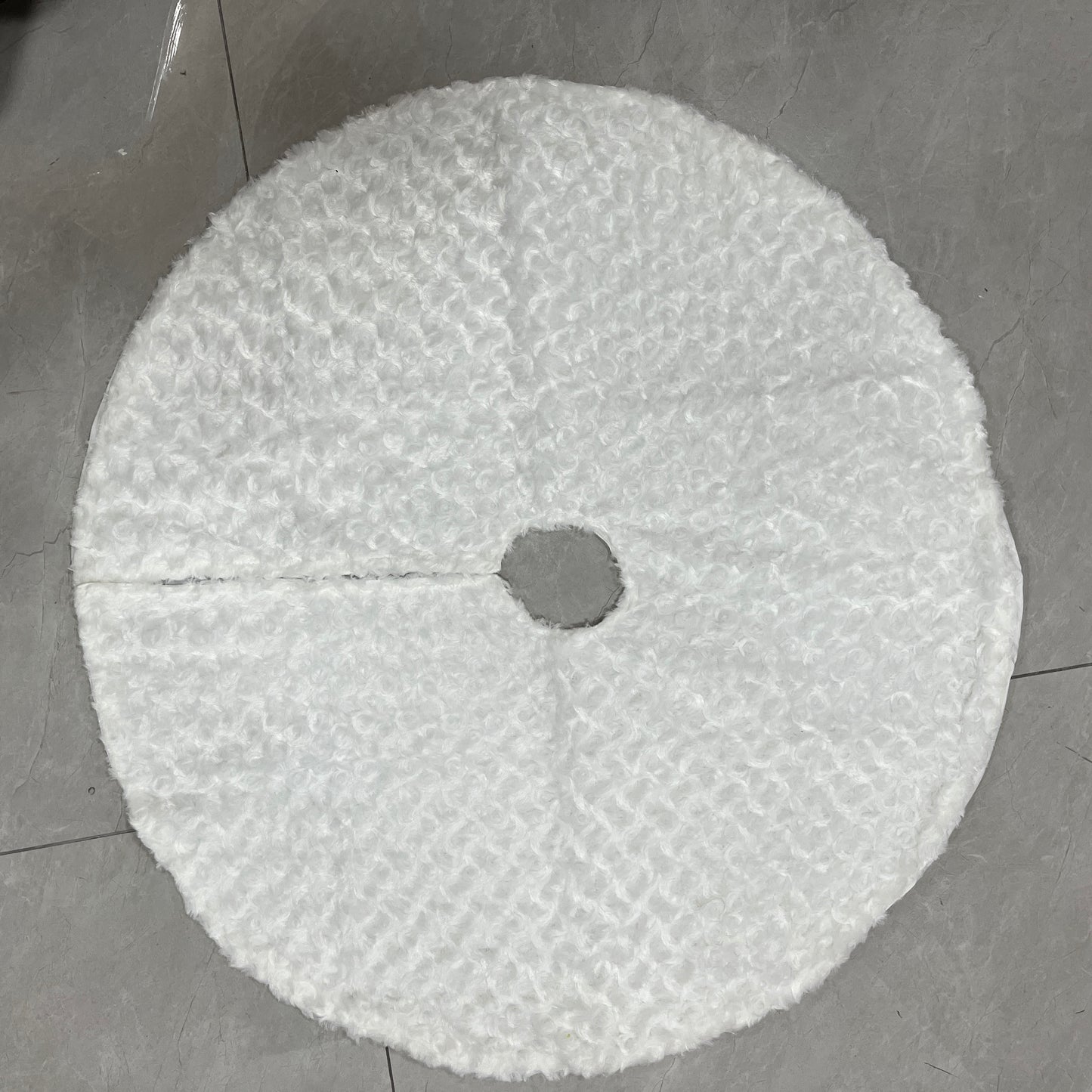 36"Faux fur tree skirt with rose pattern, white