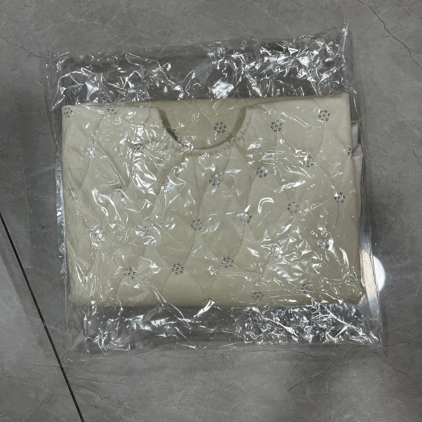 36"Velvet checked tree skirt, white