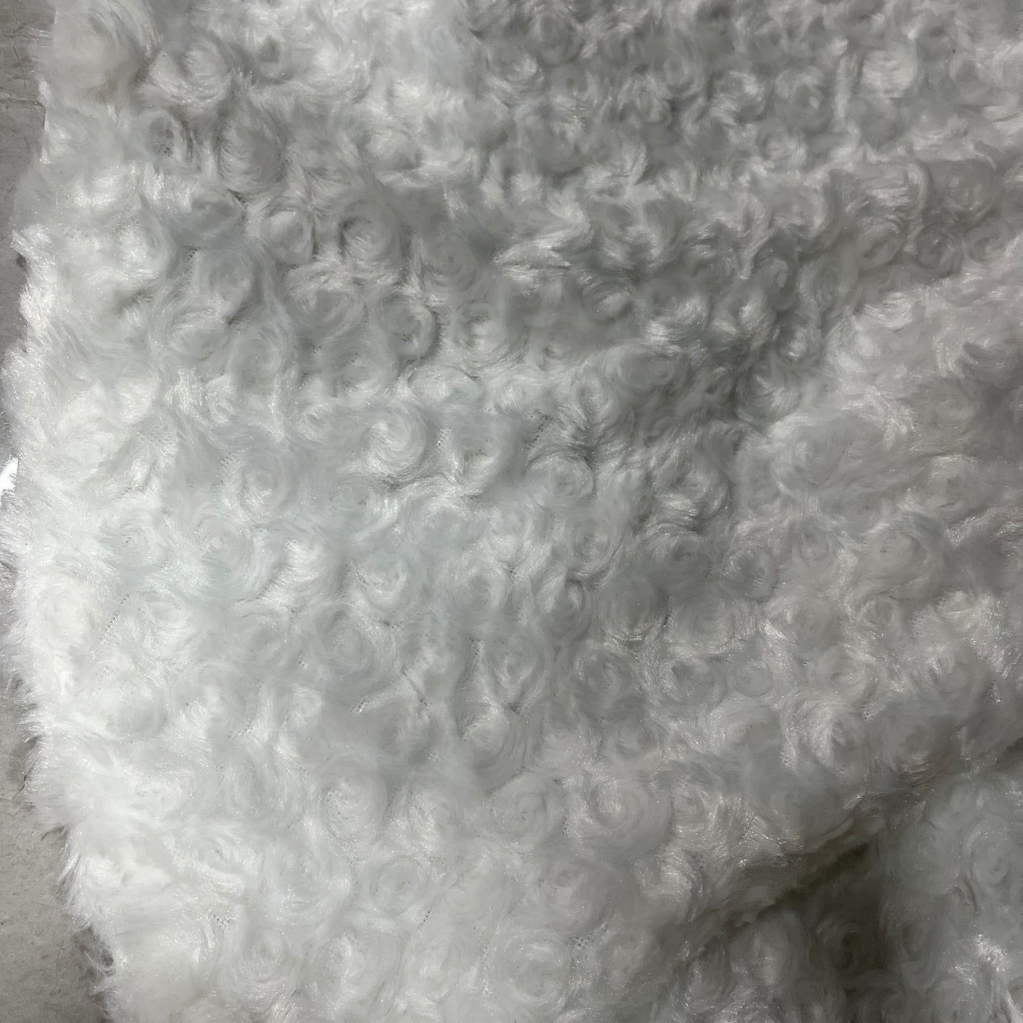 36"Faux fur tree skirt with rose pattern, white