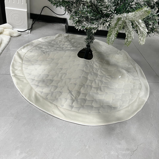 36"Velvet checked tree skirt, white