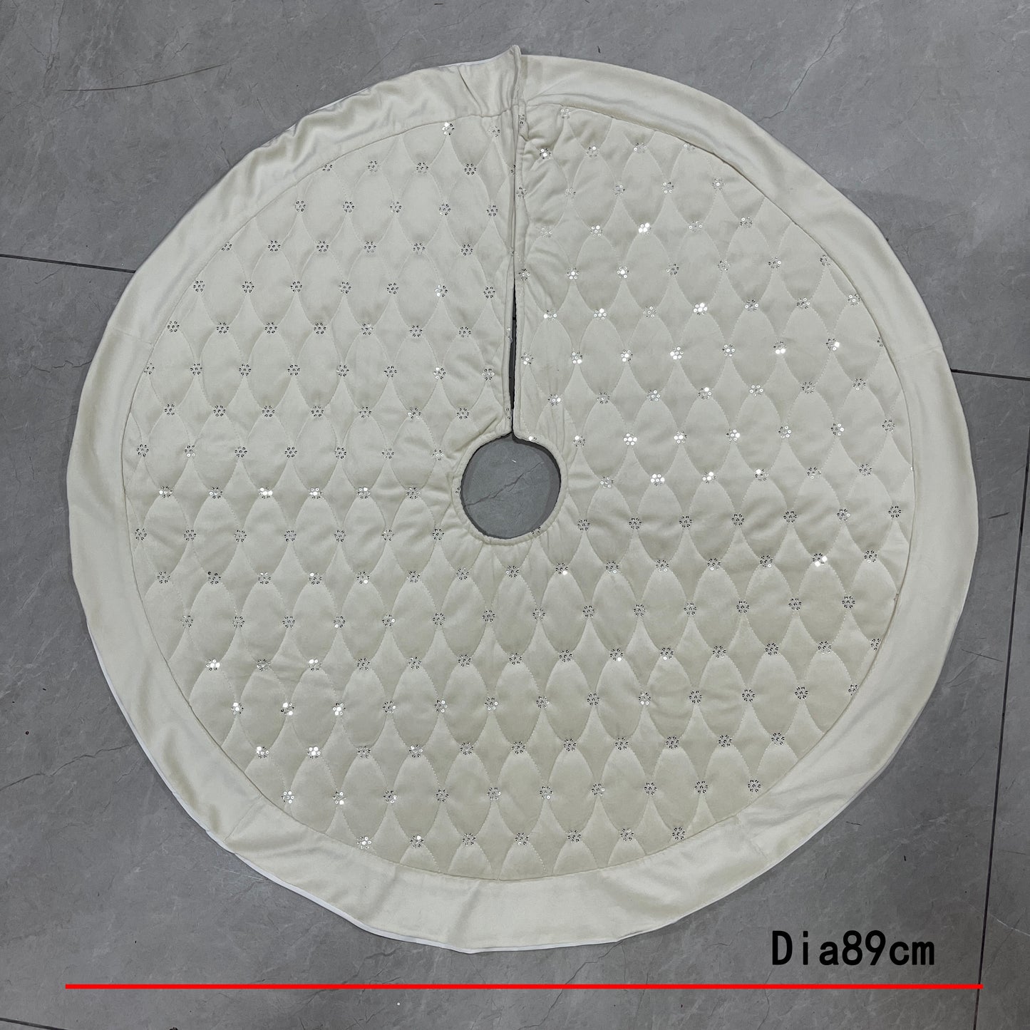 36"Velvet checked tree skirt, white